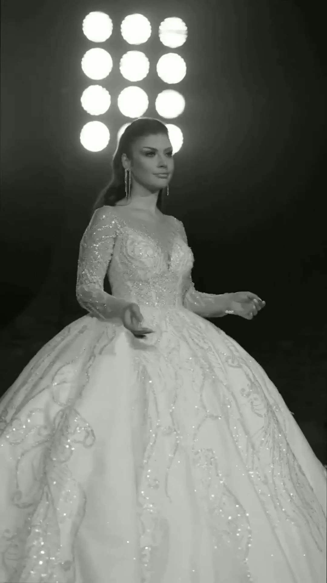 NIL-300 Ivory Ball Gown Beaded Lace Tulle Wedding Dress