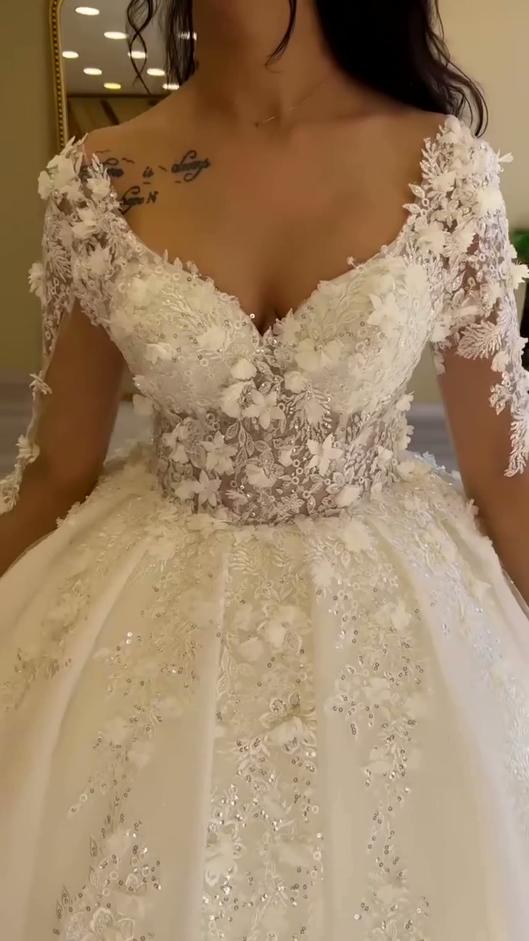 NIL 315 Ivory Ball Gown Floral Lace Tulle Wedding Dress - Image 2