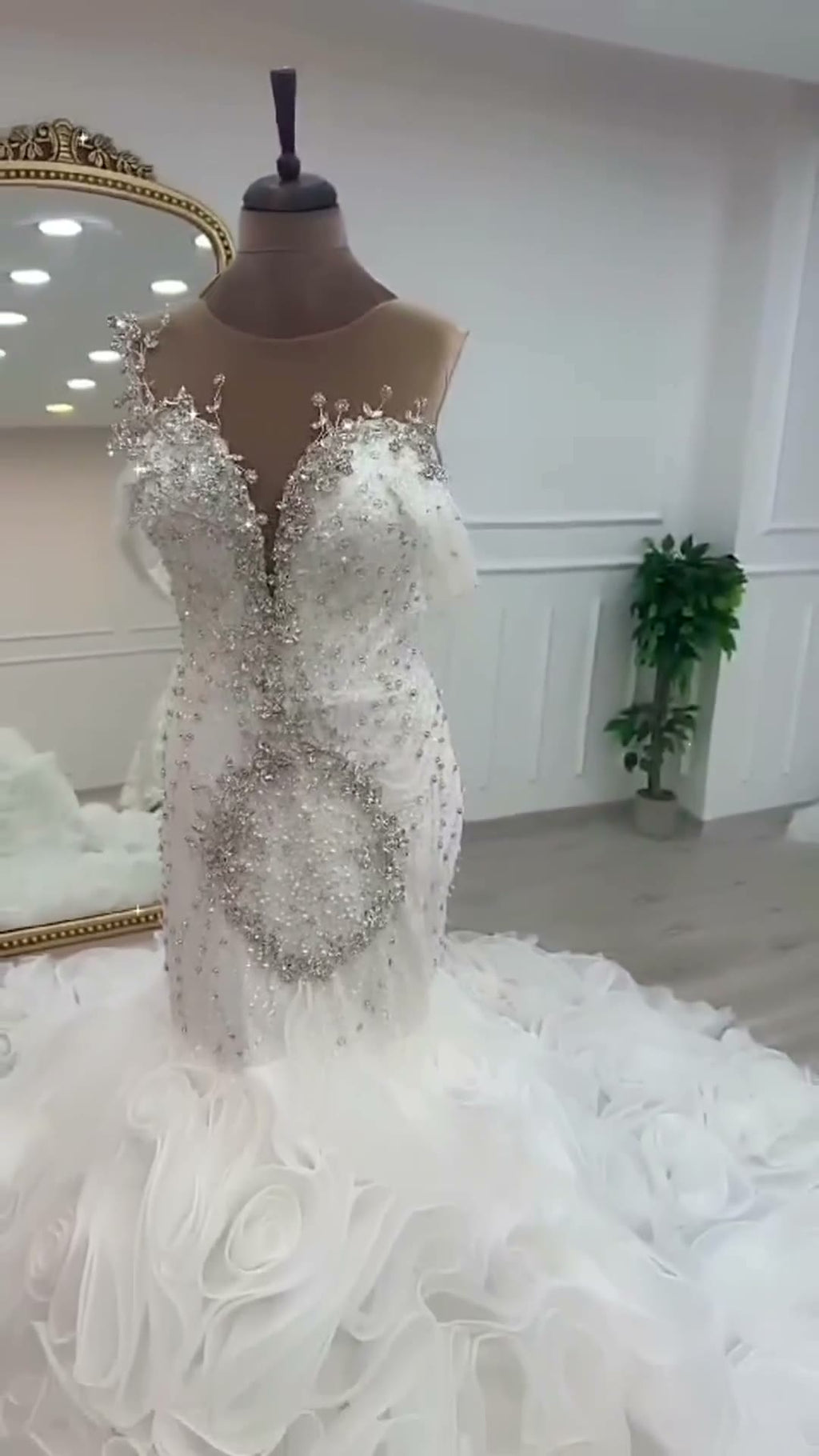 NIL 341 Ivory Ball Gown Feather Beaded Tulle Wedding Dress - Image 5