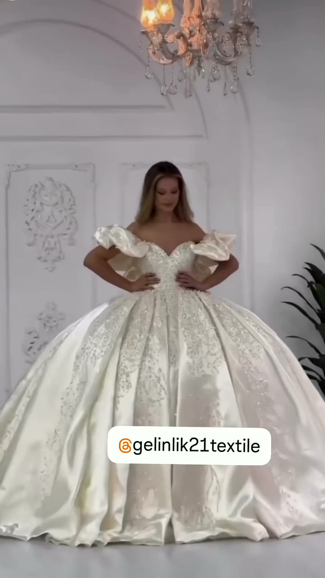 NIL 356 Ivory Ball Gown Bow Satin Satin Wedding Dress - Image 1