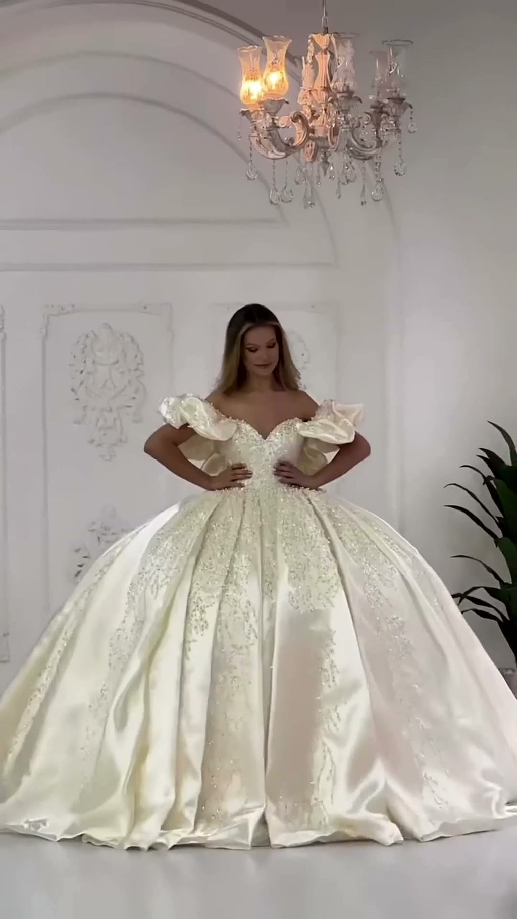 NIL 364 Ivory Ball Gown Bow Satin Satin Wedding Dress - Image 1