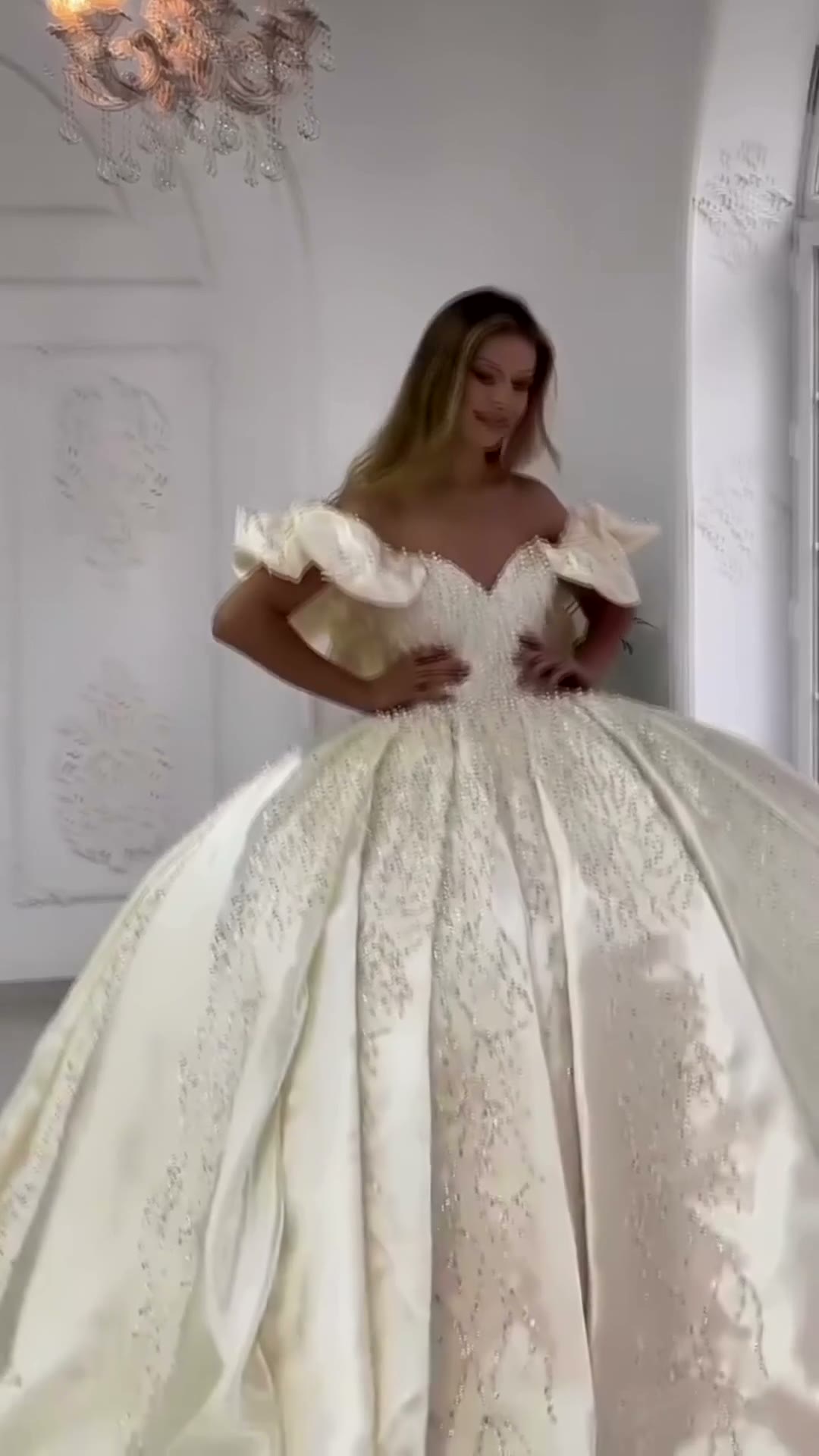 NIL 364 Ivory Ball Gown Bow Satin Satin Wedding Dress - Image 4