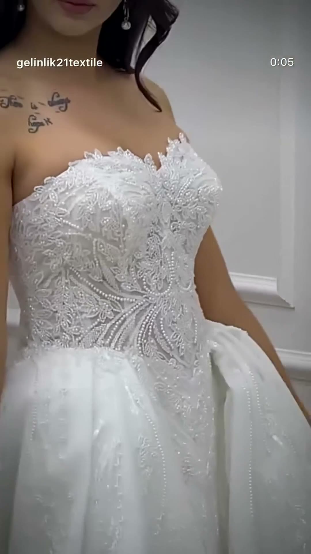 NIL 382 Ivory Mermaid Lace Applique Tulle Wedding Dress - Image 4
