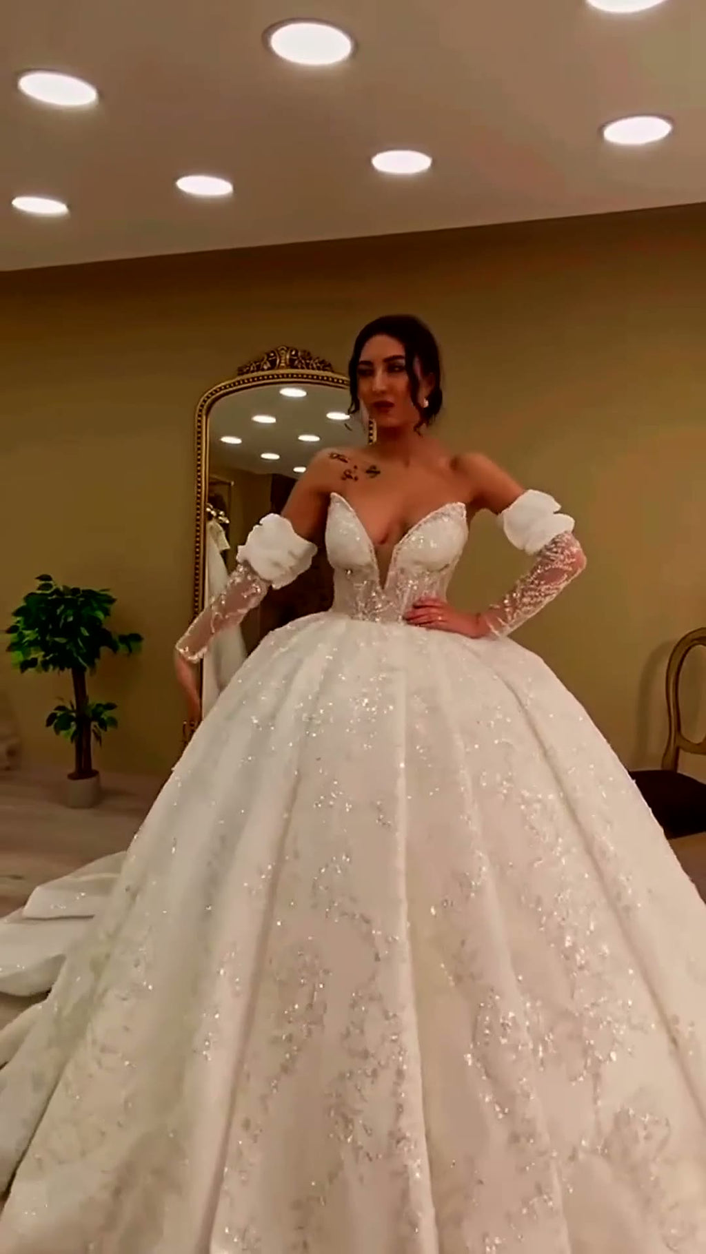 NIL 391 Ivory Ball Gown Bow Beaded Tulle Wedding Dress - Image 2