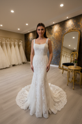 NIL-195 Soft Ivory Antique Lace Mermaid Gown – Low Angle – Güzel