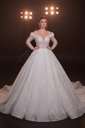 NIL-075 – Light Cream Princess Lace Bridal Gown with Sweetheart Neckline and Cathedral Train