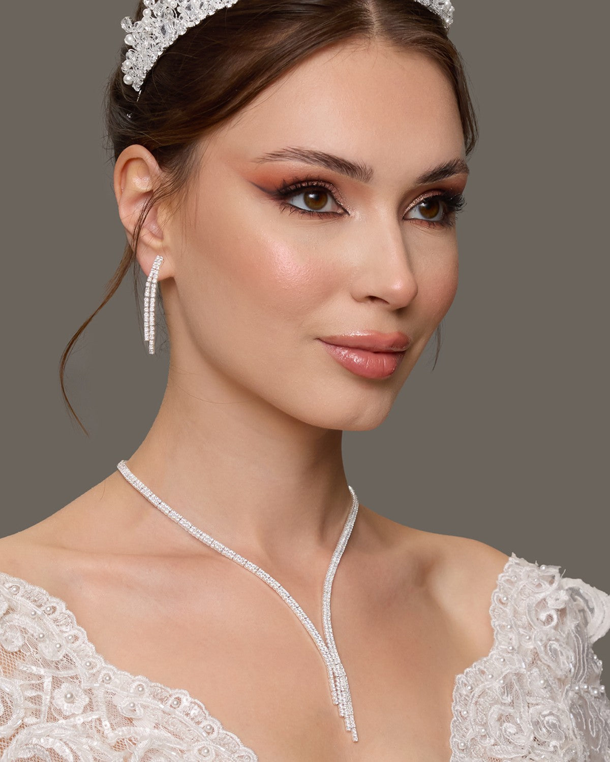NNC-036 | Loge Zircon Stone Set Necklace