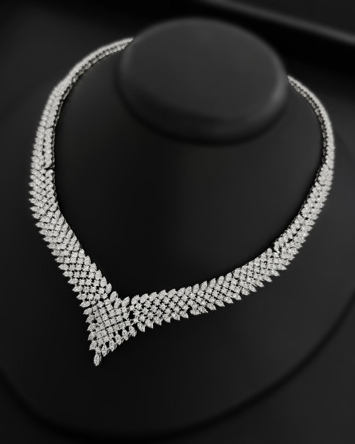 NNC-004 | Marquise Leaf V-Necklace Zircon