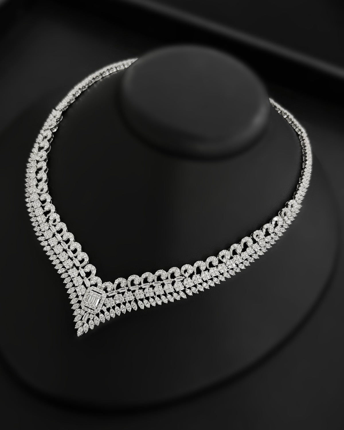 NNC-003 | Curb Chain Baguette Pendant Zircon V-Necklace