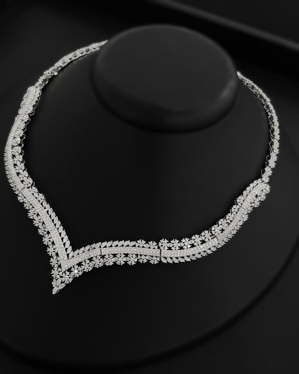 NNC-010 | Floral Snowflake Zircon Necklace