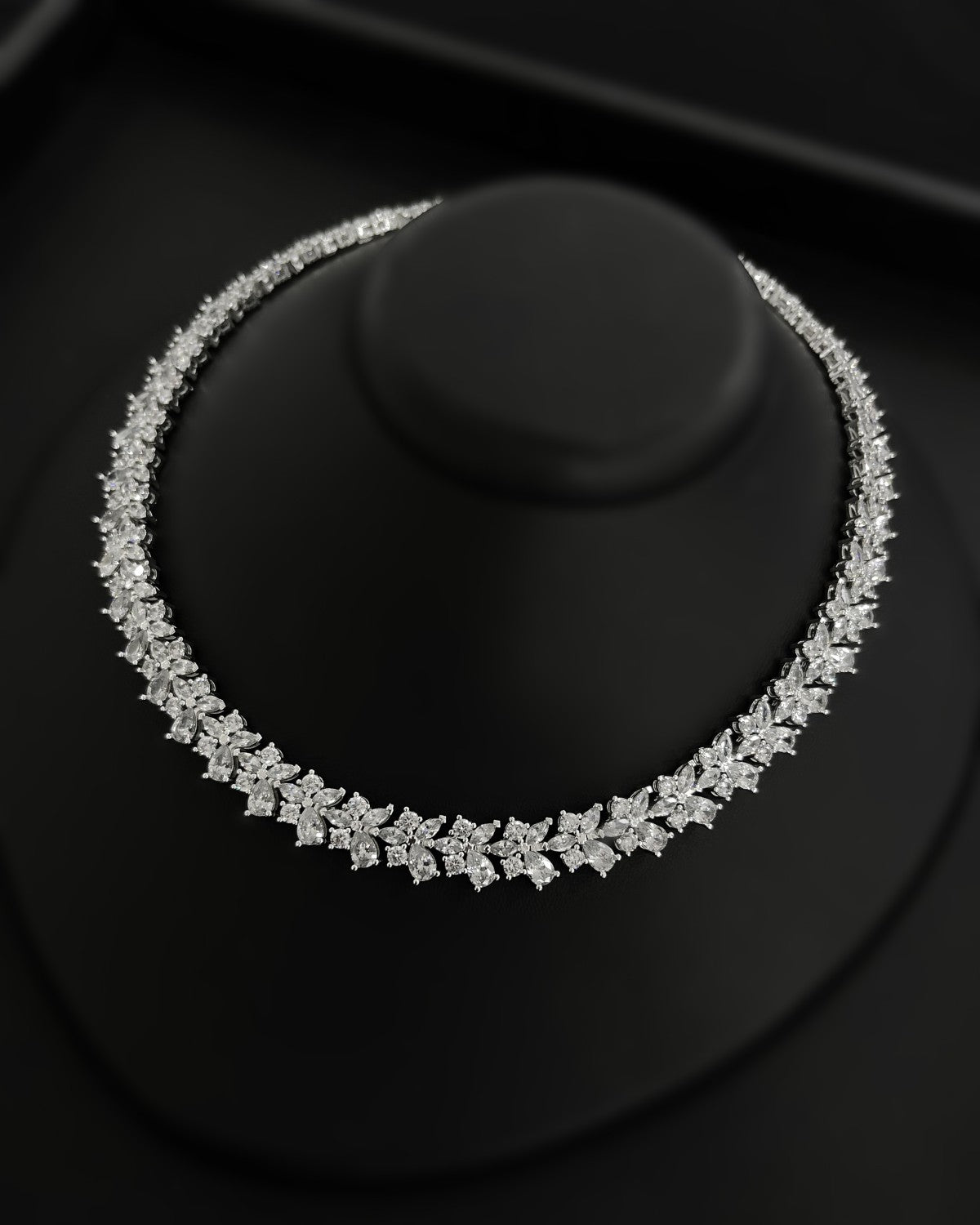 NNC-017 | Vue Zircon Stone & Pearl Detail Set Necklace